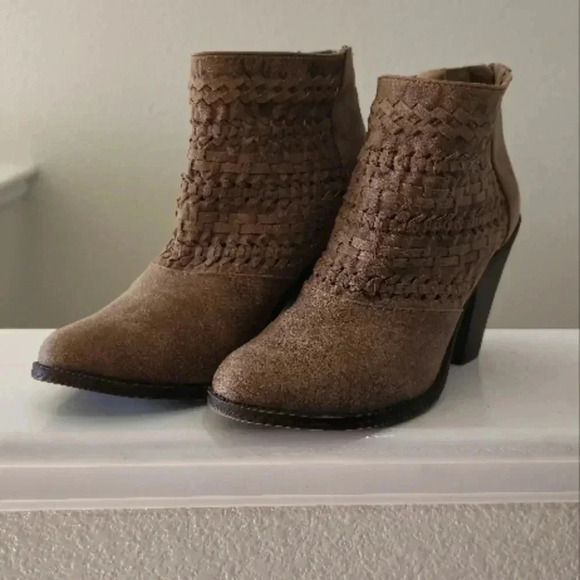 Fergalicious Women’s 8M Willow Fergie Brown High Heel Zip Boot Booties - Picture 2 of 4